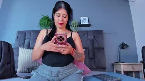 DULCE AURORA online show from August 1, 2:55 am