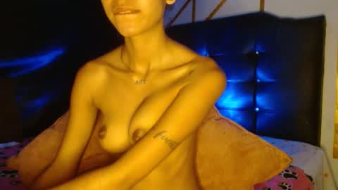 dulcelatina222 online show from October 1, 11:33 pm