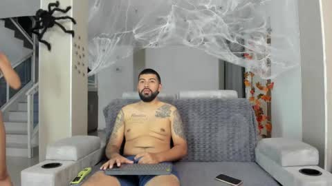 Jlozada05 online show from October 25, 5:59 am