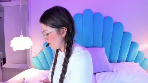 dulcevela online show from March 11, 7:37 am