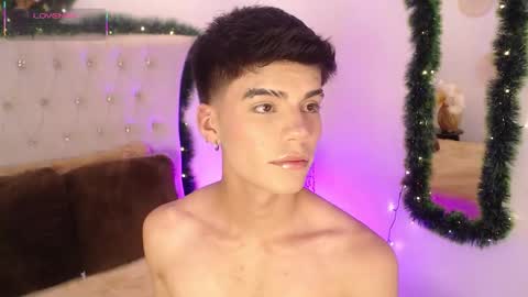 Dulcey online show from December 18, 5:02 am