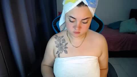 Nicole   online show from January 18, 11:33 pm