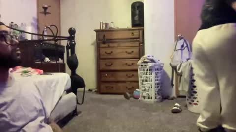 dumptrucksnfrontbutts online show from March 28, 10:04 am