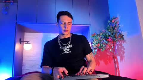 Dustin Sonne online show from December 14, 3:45 am