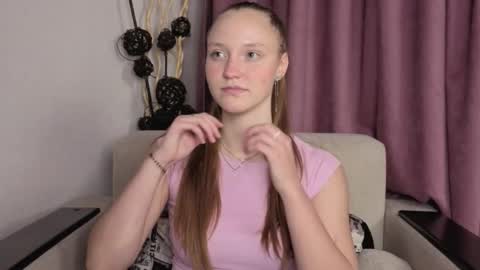 Snapshot of dustydeida chatting on December 2, 7:42 pm Jenny online show from December 2, 7:42 pm