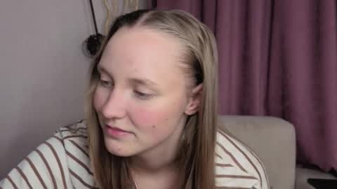 Snapshot of dustydeida chatting on December 3, 7:34 pm Jenny online show from December 3, 7:34 pm