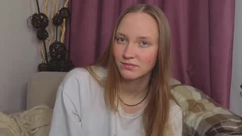 Snapshot of dustydeida chatting on December 5, 7:21 pm Jenny online show from December 5, 7:21 pm