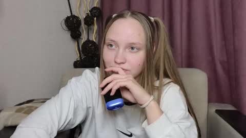 Snapshot of dustydeida chatting on December 13, 7:53 pm Jenny online show from December 13, 7:53 pm