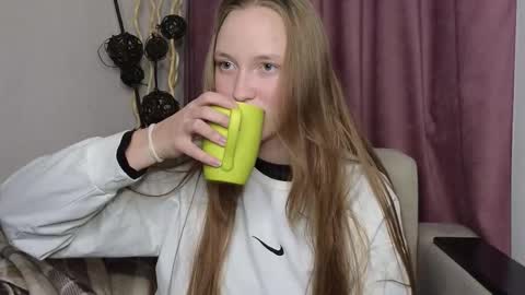 Snapshot of dustydeida chatting on December 14, 6:45 pm Jenny online show from December 14, 6:45 pm