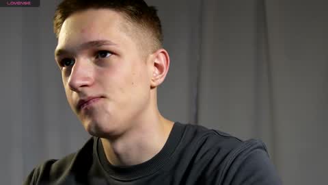 Dustyn online show from December 28, 3:26 pm