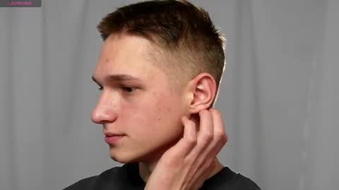 Dustyn online show from December 28, 6:29 pm