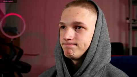 Dustyn online show from February 9, 8:02 pm