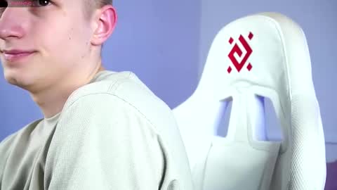 Dustyn online show from March 4, 3:04 pm