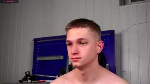 Dustyn online show from December 18, 4:57 pm