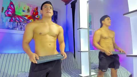 Snapshot of dwayne_esteven10 chatting on May 19, 10:27 pm dwayne_esteven10 online show from May 19, 10:27 pm