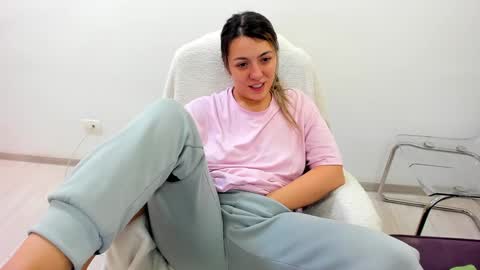 Snapshot of dyanakaylin chatting on January 3, 1:38 am dayana online show from January 3, 1:38 am