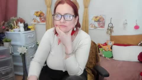 Snapshot of dyannelovee chatting on December 1, 11:14 pm Dyanne online show from December 1, 11:14 pm