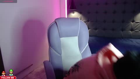 dyla_n18_ online show from January 3, 9:26 pm