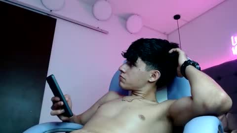 dyla_n18_ online show from February 6, 2:11 am