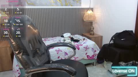 dyla_n18_ online show from October 3, 9:45 pm