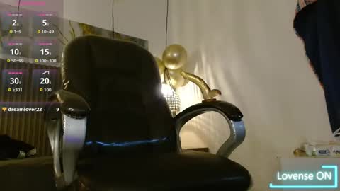 dyla_n18_ online show from October 15, 11:27 pm