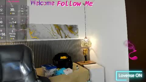 dyla_n18_ online show from June 21, 8:22 pm