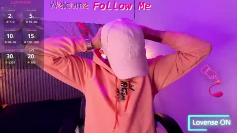 dyla_n18_ online show from July 12, 8:33 pm