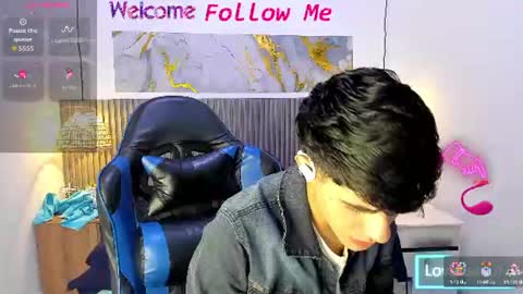 dyla_n18_ online show from July 20, 7:27 pm