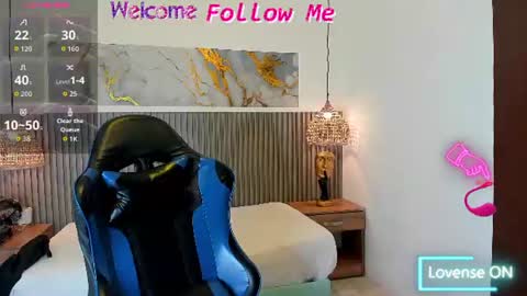 dyla_n18_ online show from July 25, 7:55 pm