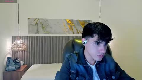 dyla_n18_ online show from July 28, 9:03 pm