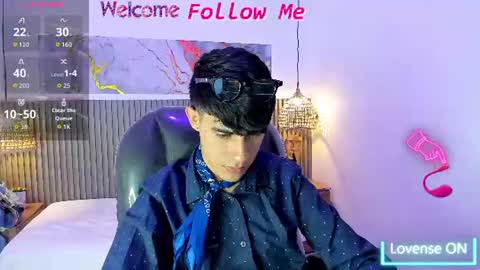 dyla_n18_ online show from July 29, 8:40 pm