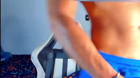 Snapshot of dylan_jake1 chatting on December 18, 3:07 pm Dylan online show from December 18, 3:07 pm