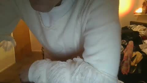 Snapshot of dylanjowelch chatting on January 9, 5:23 am Aurora online show from January 9, 5:23 am