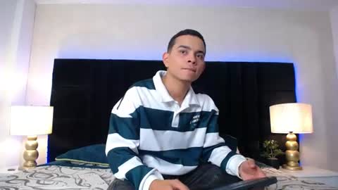 Snapshot of dylanparker_ chatting on June 19, 4:50 am D Y L A N online show from June 19, 4:50 am