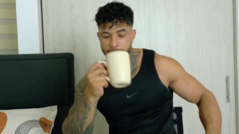Snapshot of dylanrivera_ chatting on April 10, 11:20 pm Dylan Rivera online show from April 10, 11:20 pm