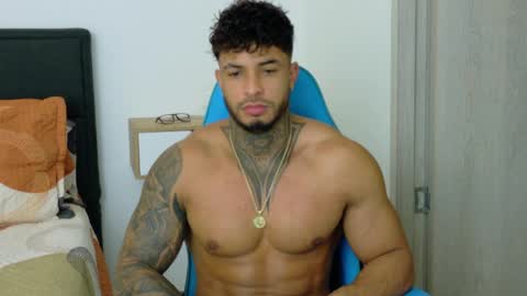 Snapshot of dylanrivera_ chatting on April 15, 11:05 pm Dylan Rivera online show from April 15, 11:05 pm