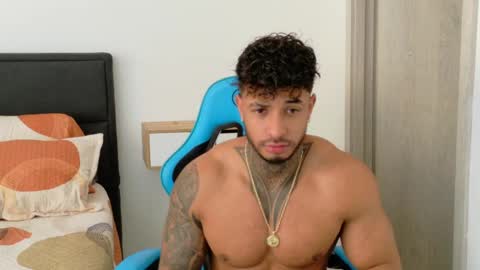 Snapshot of dylanrivera_ chatting on April 18, 2:54 pm Dylan Rivera online show from April 18, 2:54 pm