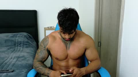 Snapshot of dylanrivera_ chatting on May 20, 11:44 pm Dylan Rivera online show from May 20, 11:44 pm