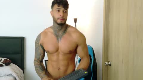 Snapshot of dylanrivera_ chatting on August 6, 1:40 am Dylan Rivera online show from August 6, 1:40 am