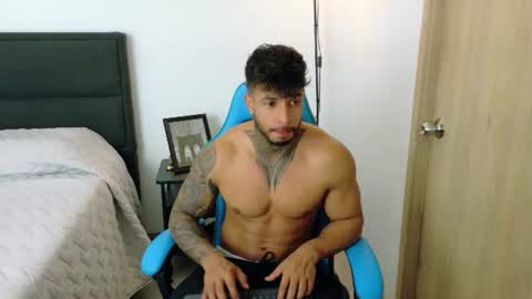 Snapshot of dylanrivera_ chatting on August 8, 11:07 pm Dylan Rivera online show from August 8, 11:07 pm