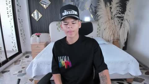 Snapshot of dylanroyce_ chatting on March 10, 12:43 pm dylanroyce_ online show from March 10, 12:43 pm