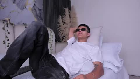 Snapshot of dylanroyce_ chatting on March 13, 12:34 pm dylanroyce_ online show from March 13, 12:34 pm