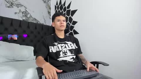 Snapshot of dylanroyce_ chatting on March 16, 11:47 am dylanroyce_ online show from March 16, 11:47 am