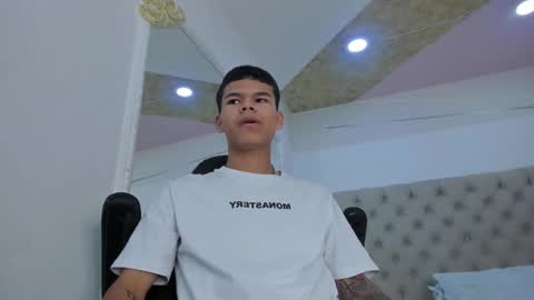 Snapshot of dylanroyce_ chatting on March 21, 12:32 pm dylanroyce_ online show from March 21, 12:32 pm