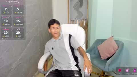 Snapshot of dylanroyce_ chatting on March 24, 12:32 pm dylanroyce_ online show from March 24, 12:32 pm