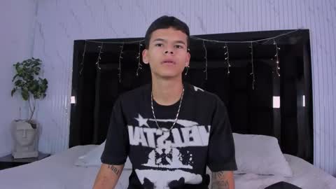 Snapshot of dylanroyce_ chatting on March 25, 12:44 pm dylanroyce_ online show from March 25, 12:44 pm