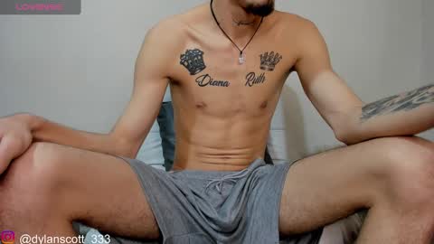 Snapshot of dylanscott_106 chatting on December 28, 5:03 pm dylanscott_106 online show from December 28, 5:03 pm