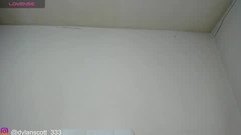Snapshot of dylanscott_106 chatting on February 5, 9:07 pm dylanscott_106 online show from February 5, 9:07 pm