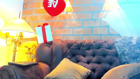 D Y L A N online show from February 7, 1:25 am