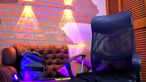 D Y L A N online show from January 7, 10:23 pm